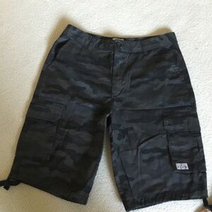 Men's Black Camo Cargo Shorts - Utility Pocket Styling